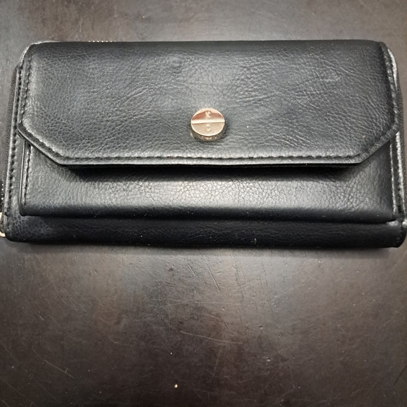 Reaction By Kenneth Cole Black Leather Wallet - Picture 3 of 10